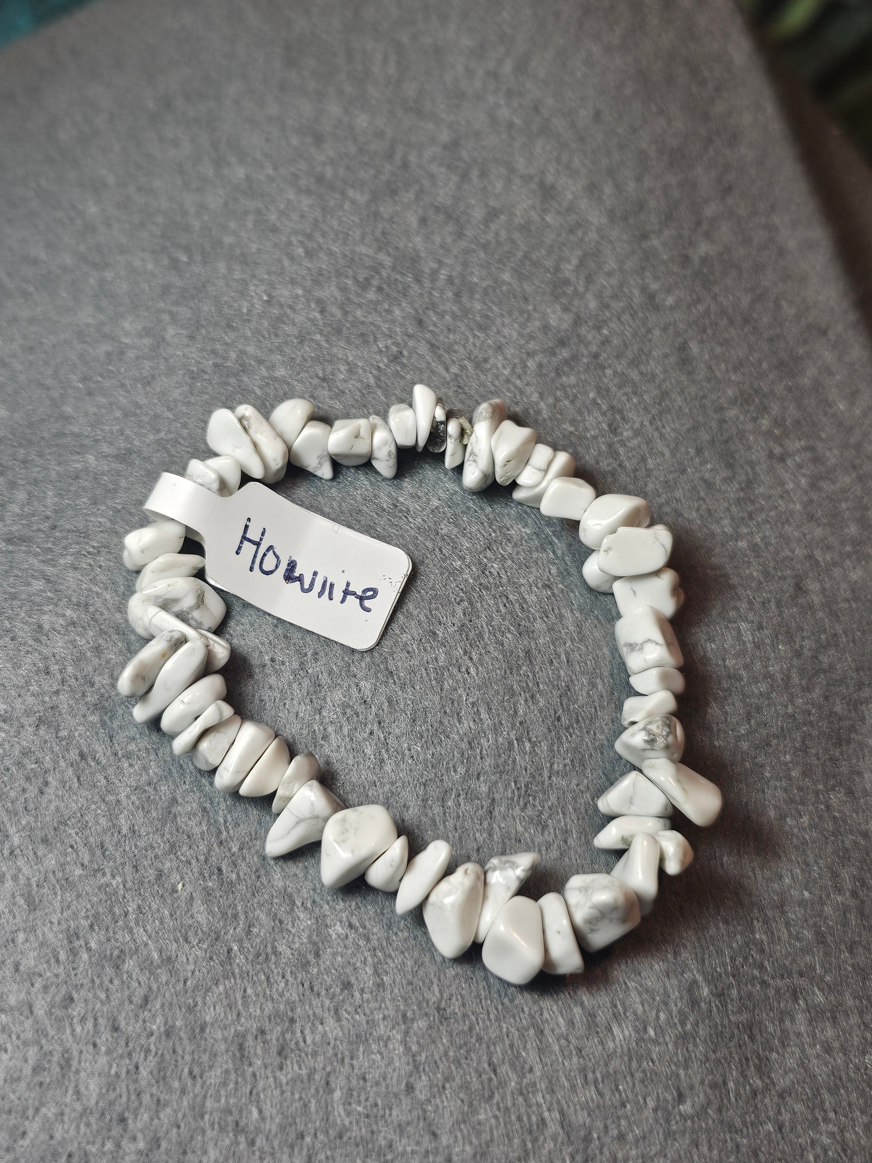 Howlite chip bracelet