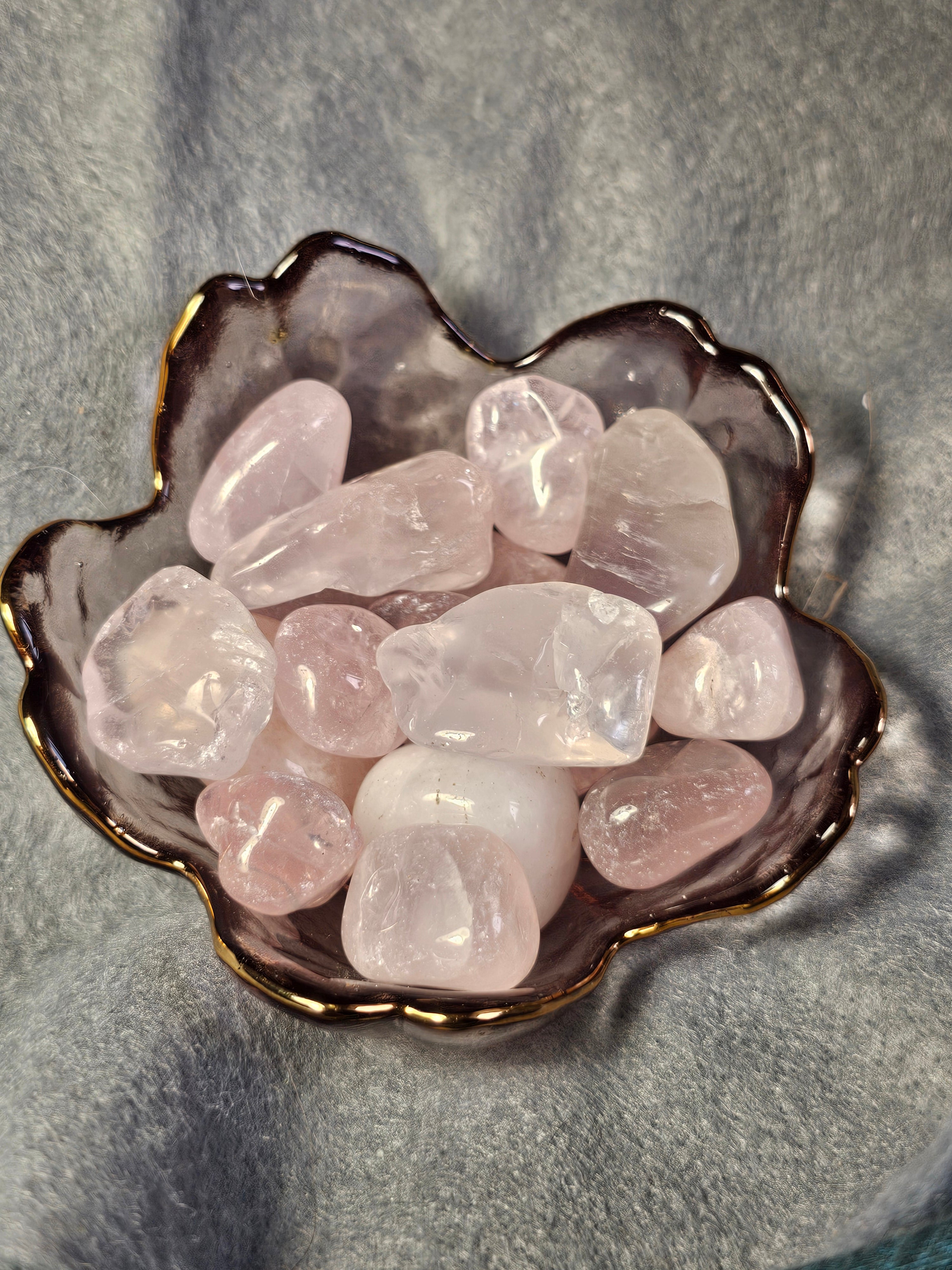 Small rose quartz tumbles