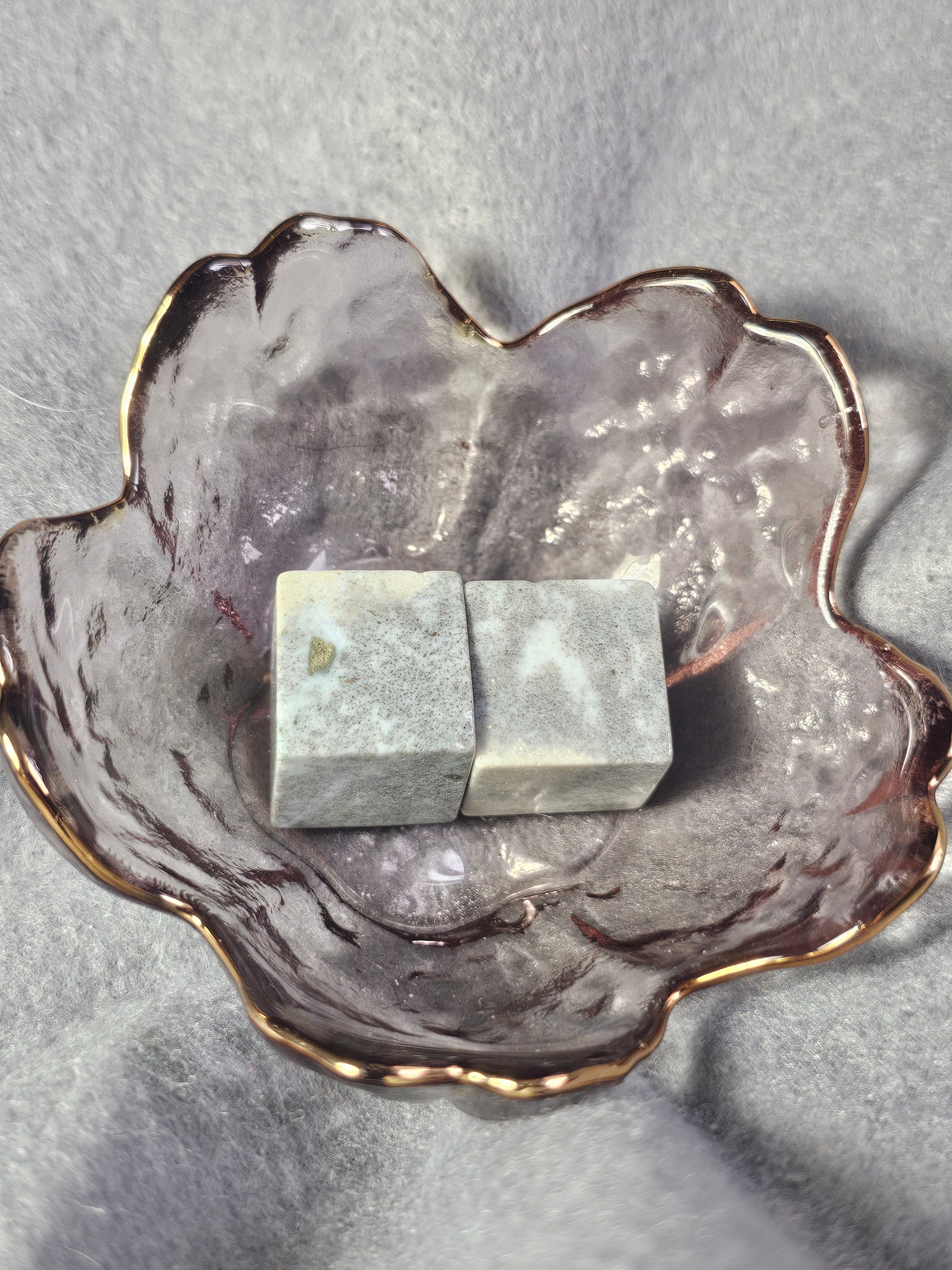 Grey agate cube