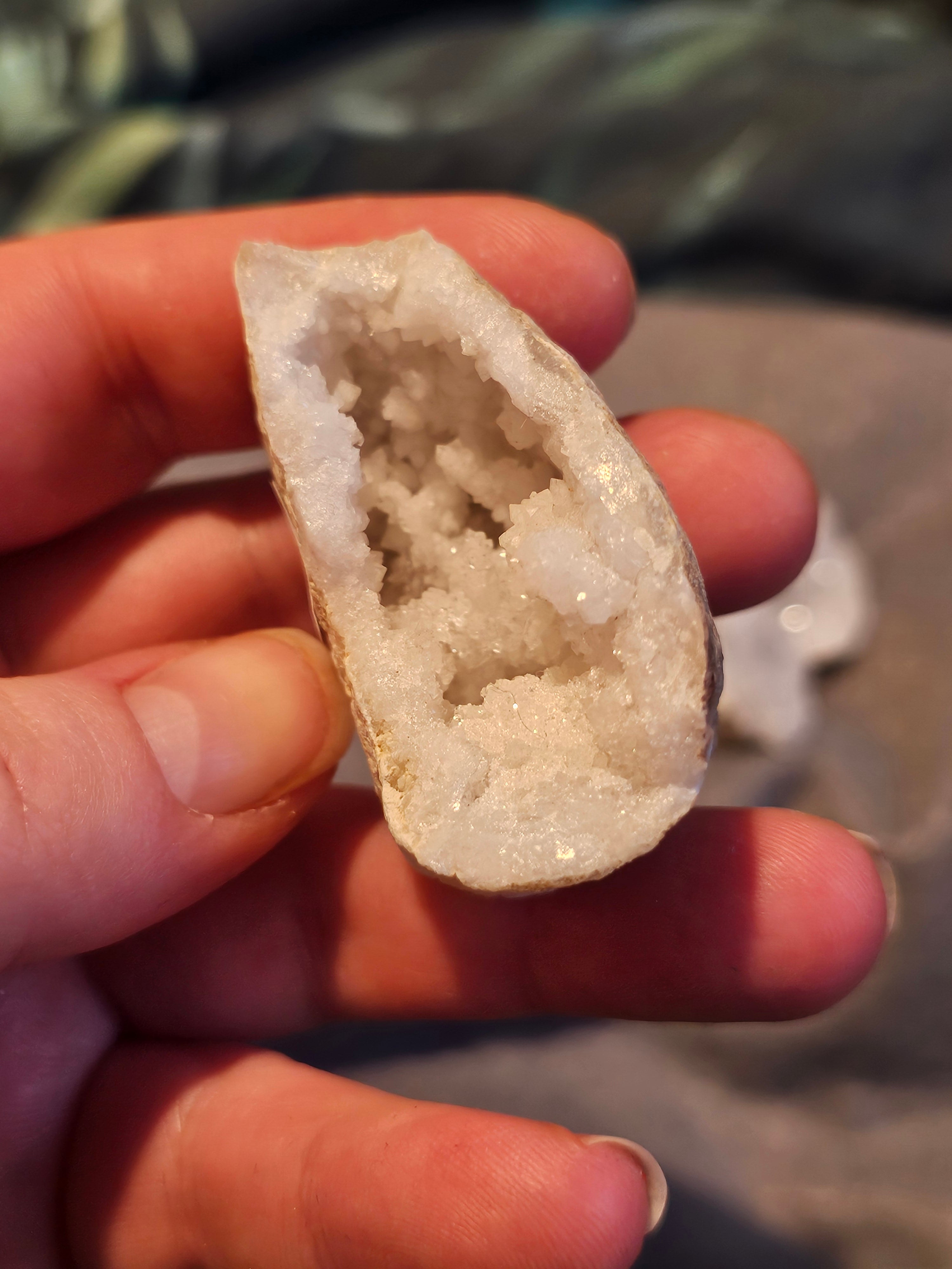 Quartz geode