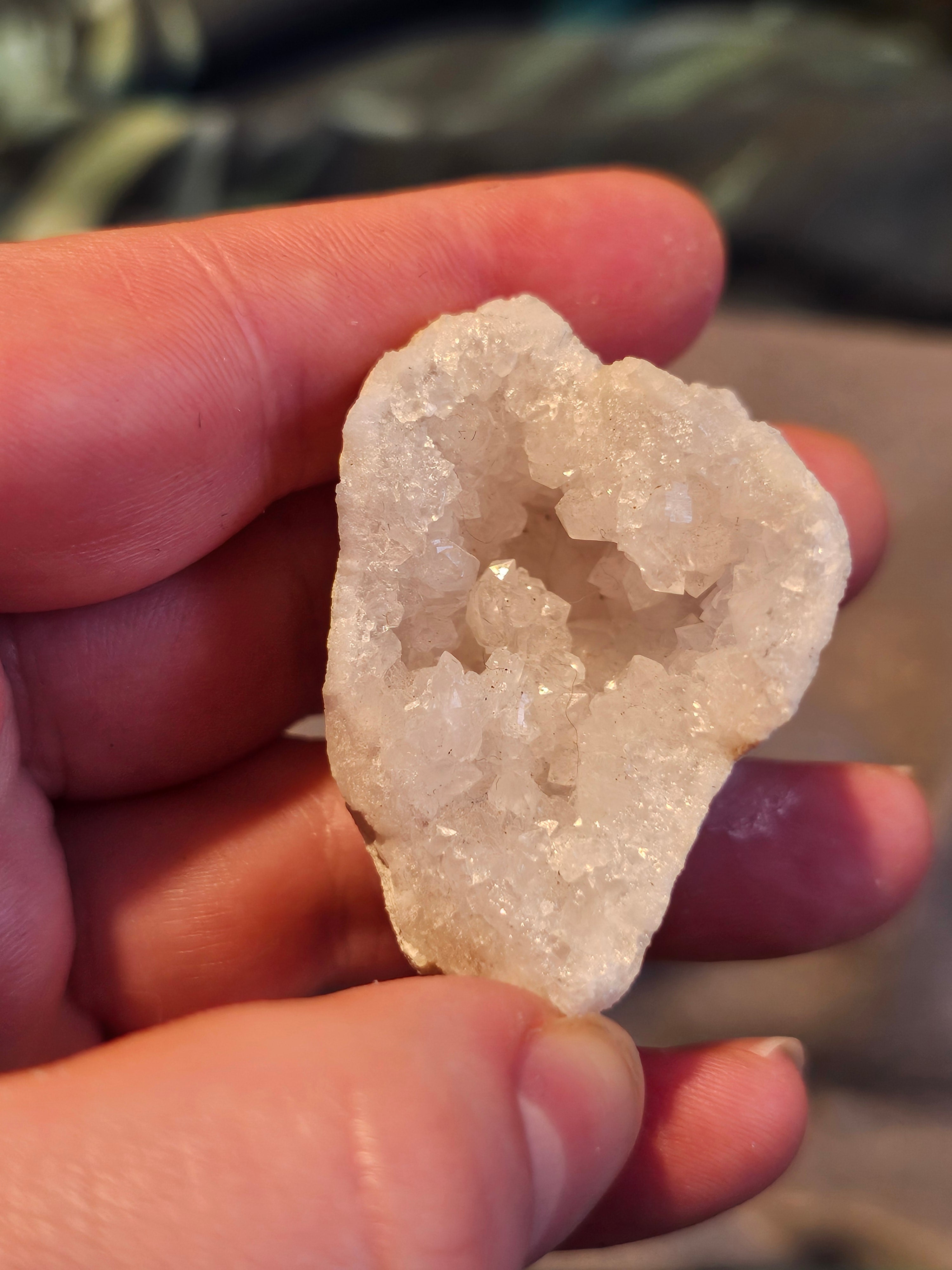Quartz geode